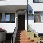 Deskoni's Place