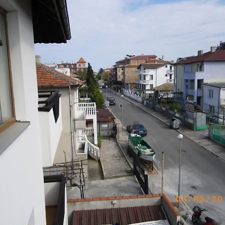 Deskoni's Place