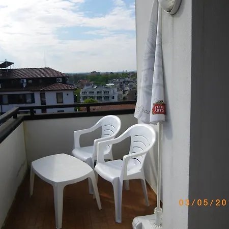 Deskoni's Place 2*