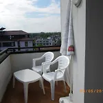 Deskoni's Place 2*